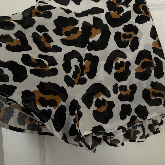 Show Me Your MuMu Black and Brown Leopard Pattern Shorts Flared Size Women Small - Picture 7 of 8